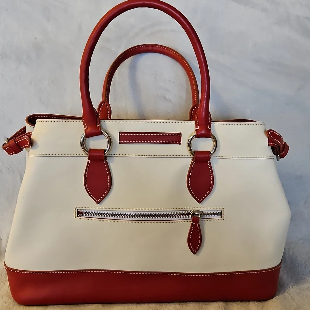 Alto Dooney & Bourke Satchel - Picture 2 of 14